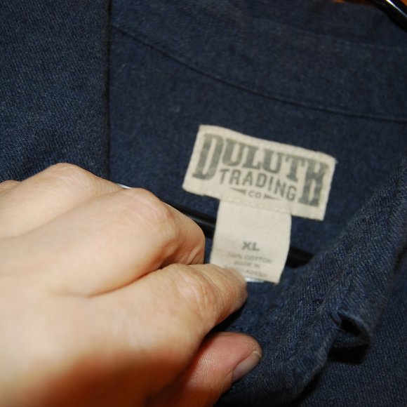 Men’s Duluth Trading Blue Flannel Button down Size XL - Picture 3 of 5